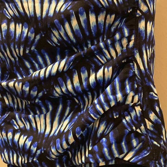 Tommy Bahama women’s Blue Patterned Swimsuit - size 6 - removable strap - Picture 3 of 7